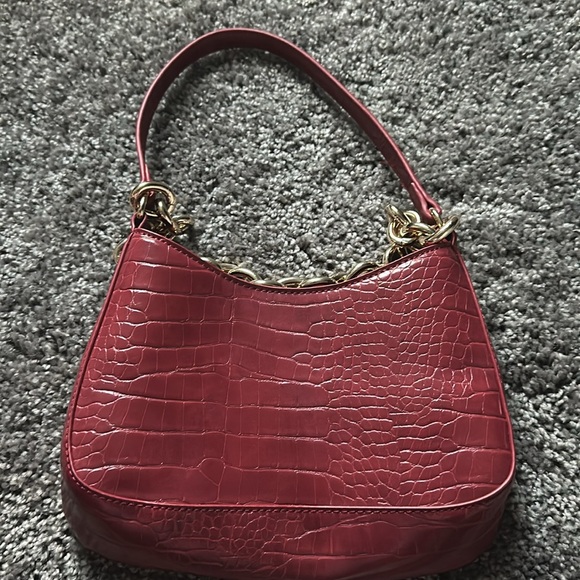 Red shoulder bag - Picture 3 of 3